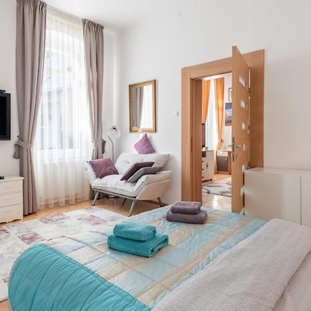Apartament Brasov Centrul Vechi - 67Sqm - 2Min To Counsel Square Zewnętrze zdjęcie