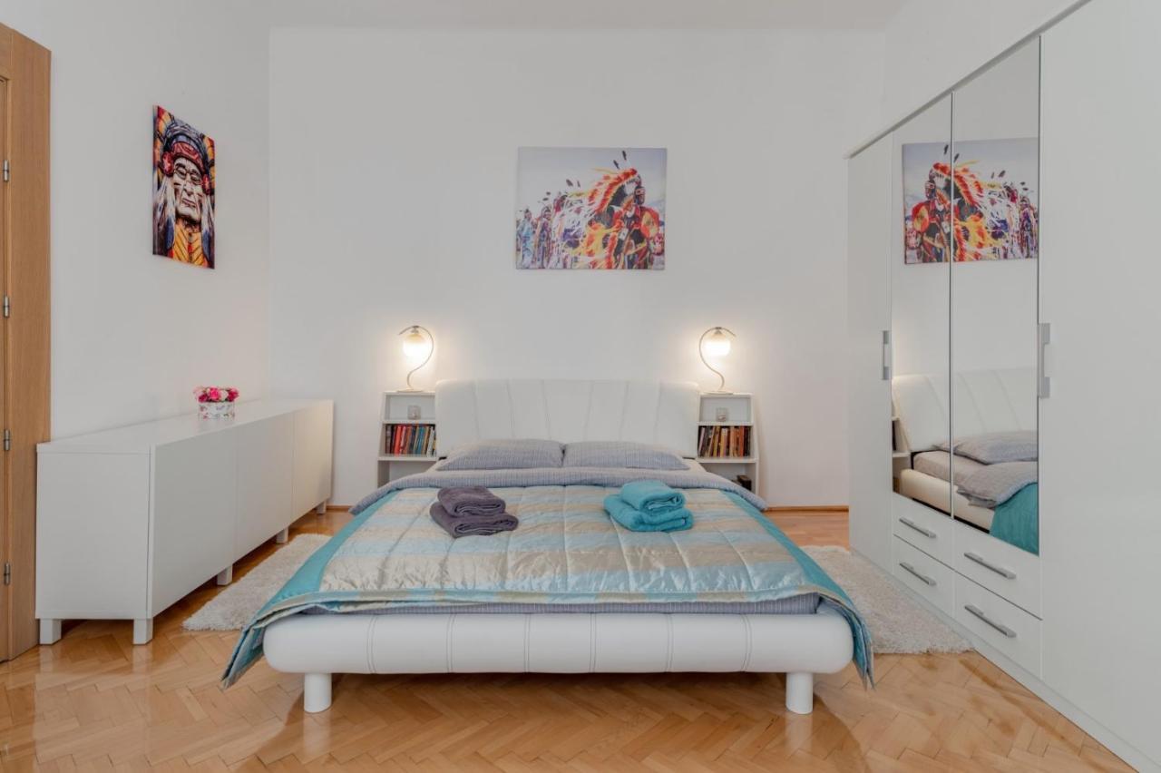 Apartament Brasov Centrul Vechi - 67Sqm - 2Min To Counsel Square Zewnętrze zdjęcie