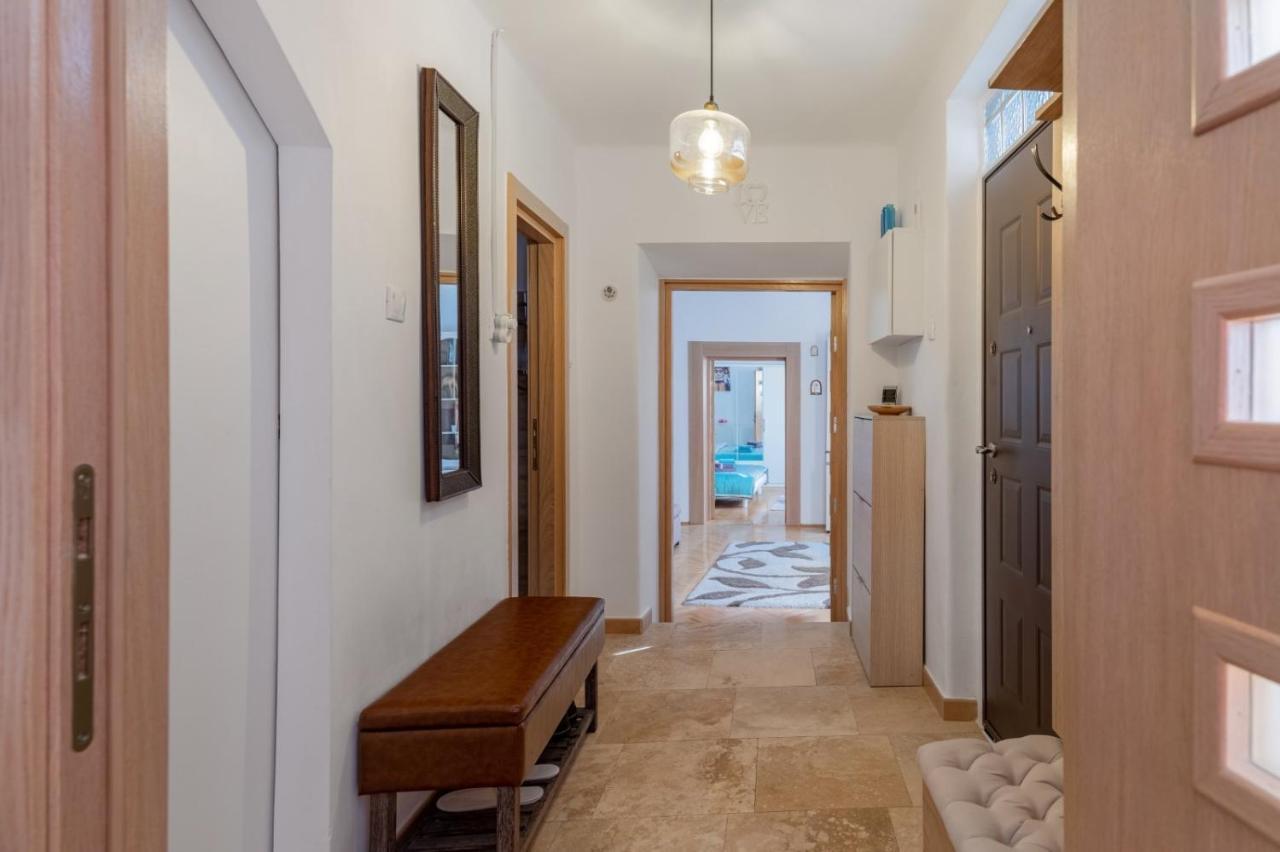 Apartament Brasov Centrul Vechi - 67Sqm - 2Min To Counsel Square Zewnętrze zdjęcie