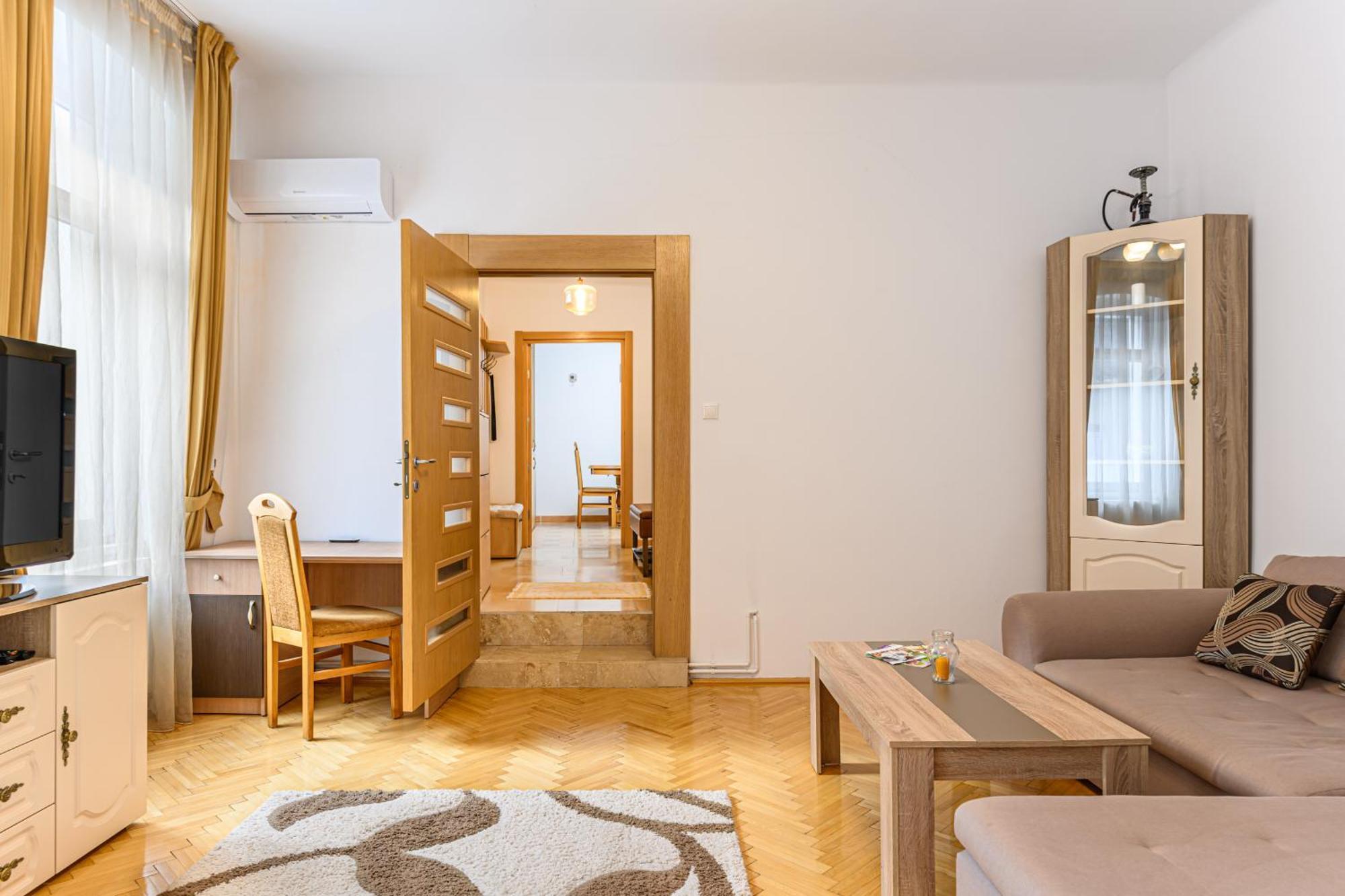 Apartament Brasov Centrul Vechi - 67Sqm - 2Min To Counsel Square Zewnętrze zdjęcie