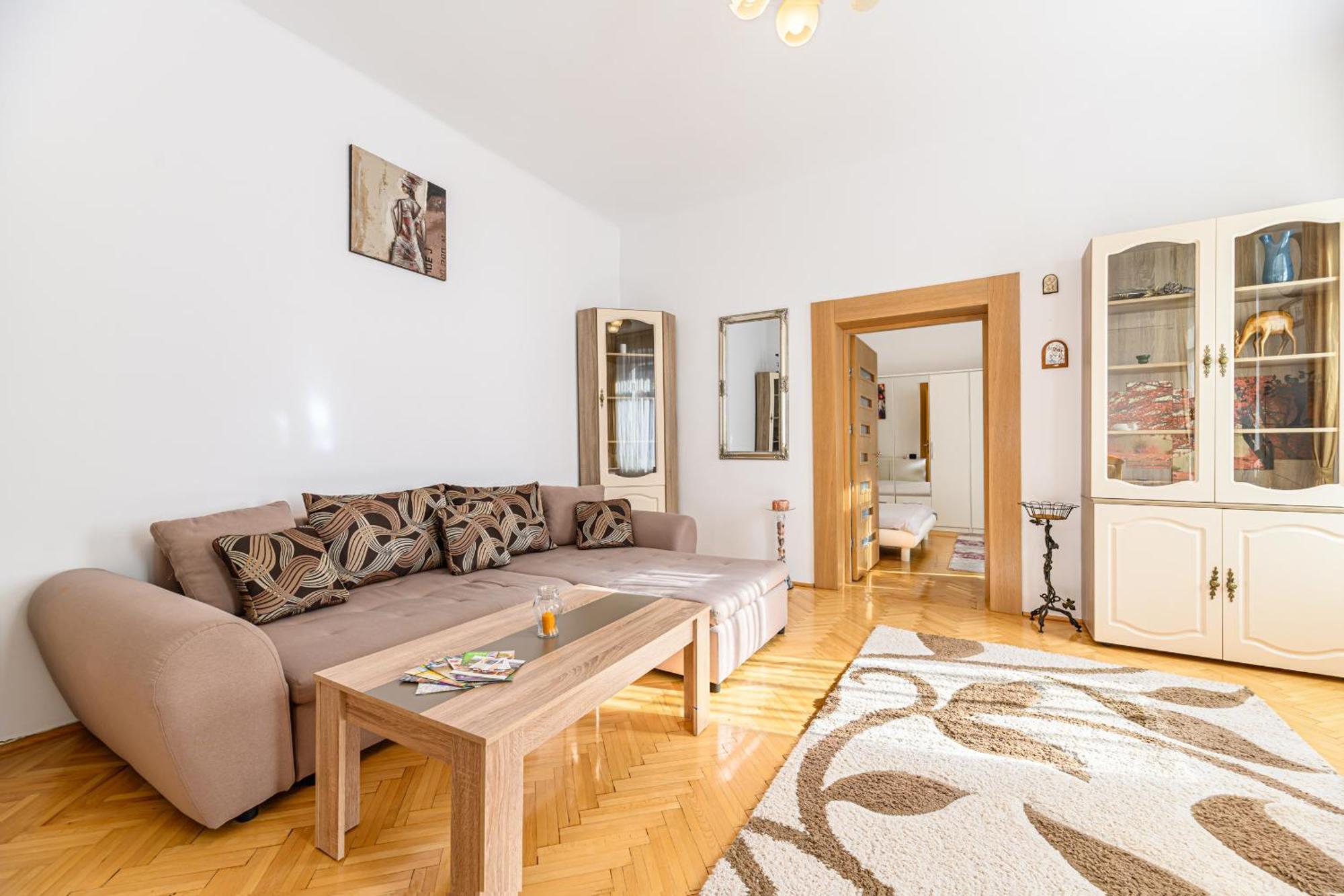 Apartament Brasov Centrul Vechi - 67Sqm - 2Min To Counsel Square Zewnętrze zdjęcie