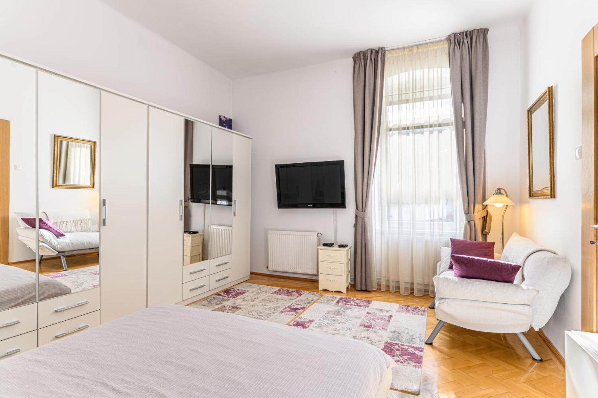 Apartament Brasov Centrul Vechi - 67Sqm - 2Min To Counsel Square Zewnętrze zdjęcie